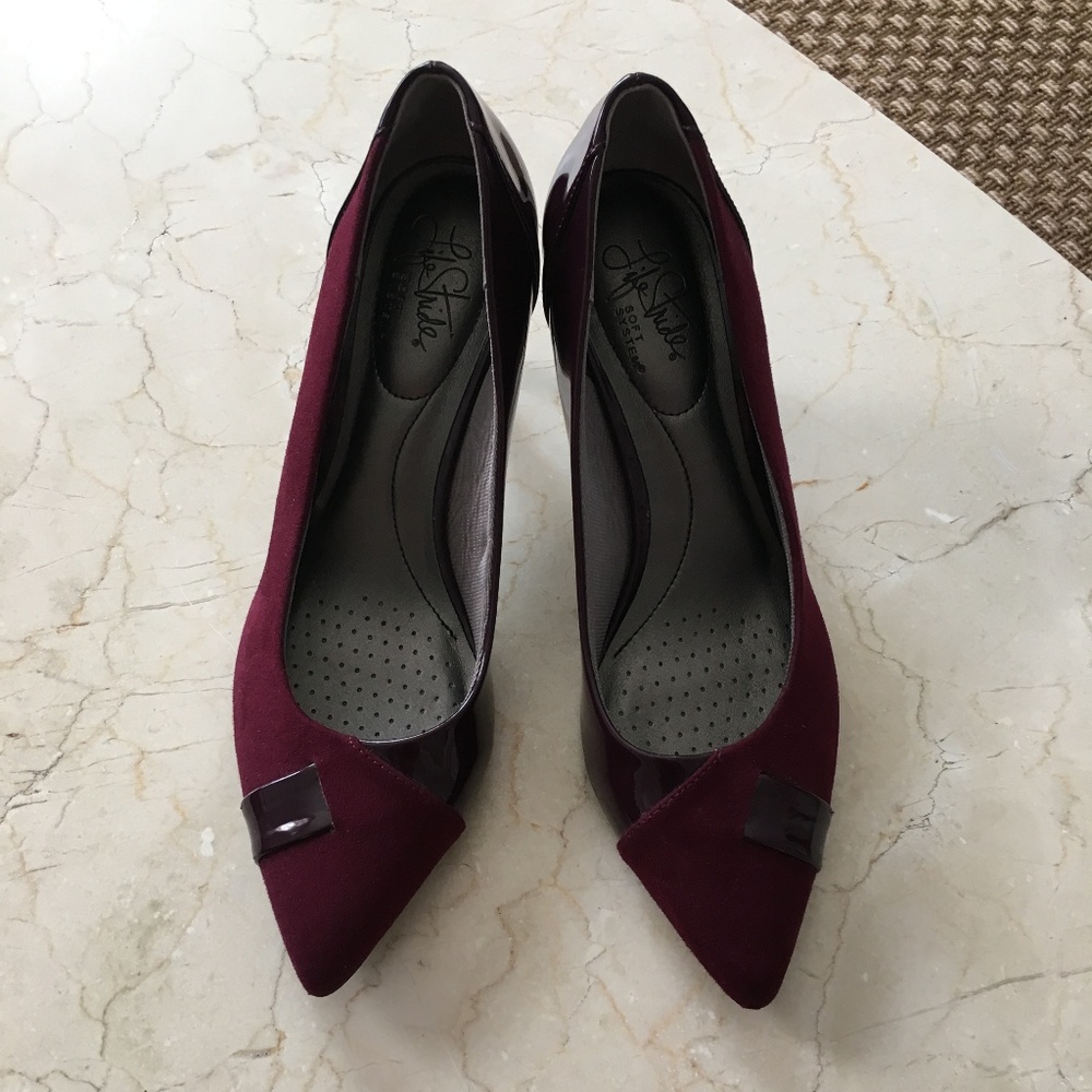 LifeStride Point-Toe Suede Pump